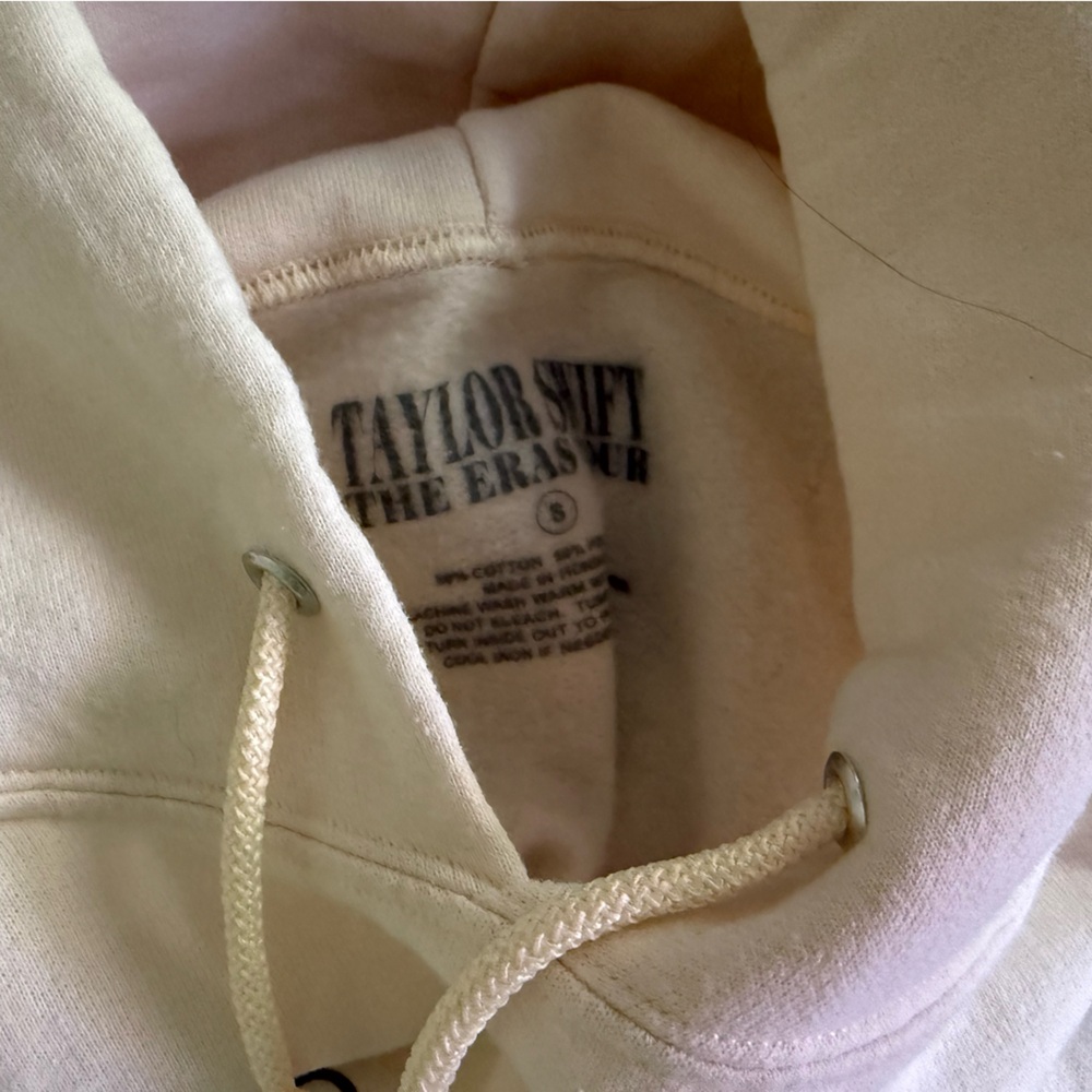Taylor Swift Eras Tour Heart Photo Hoodie size Small - Picture 5 of 5
